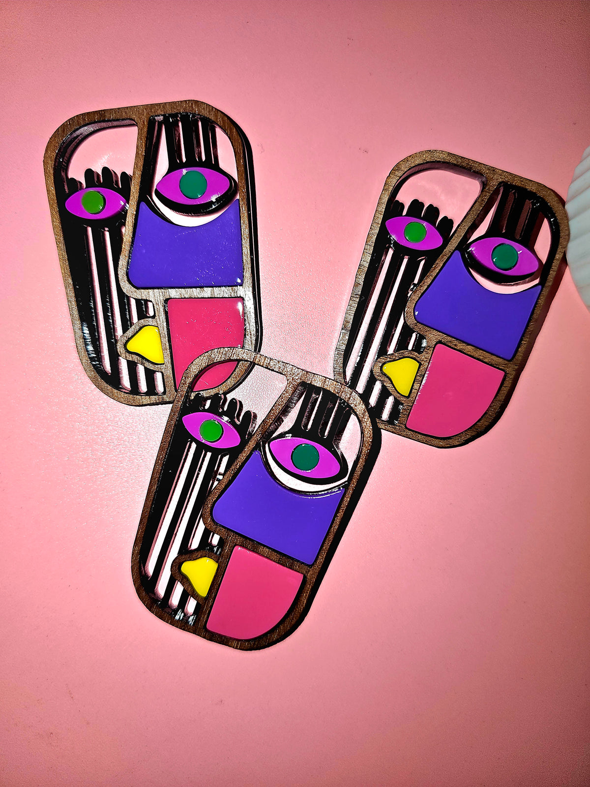 ARTSY JACKET PIN